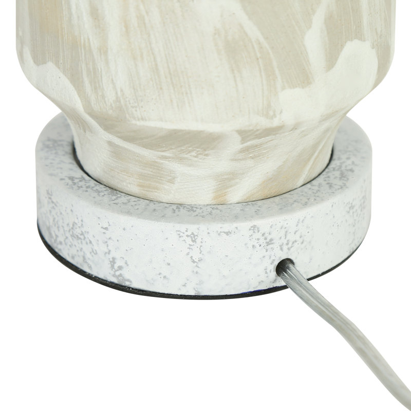 Lampe de table Empire traditionnelle à une lumière avec abat-jour plissé en tissu, crème et marron, pour table de chevet de suite d'hôtel
