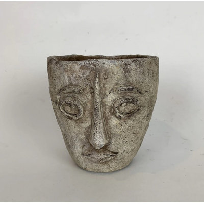 Pot de fleurs en béton