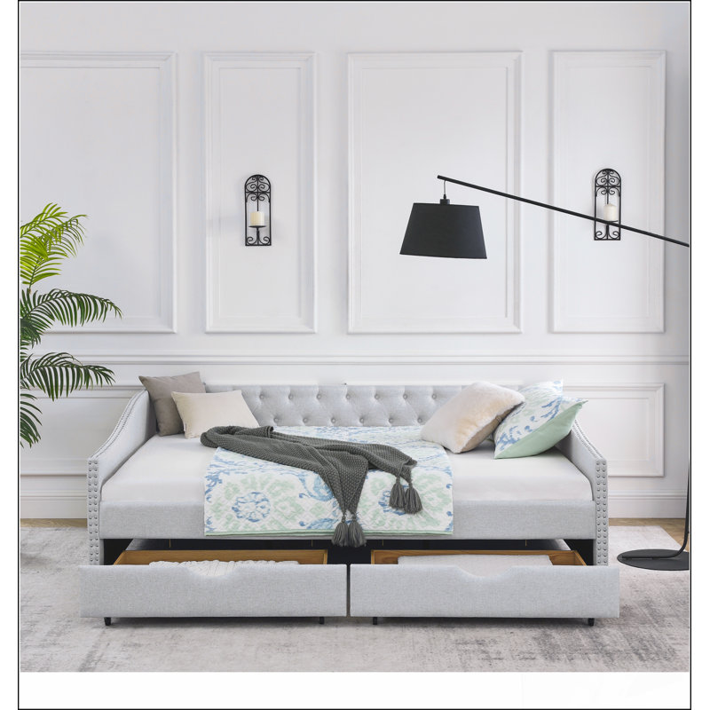 Élégant miroir mural rectangulaire en métal noir pour les salles de bain modernes, parfait pour rehausser tout espace contemporain.