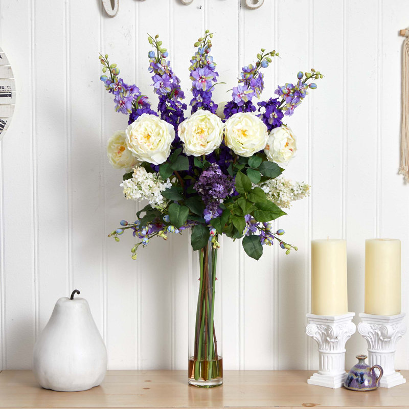 Arrangement floral mélangé à vase