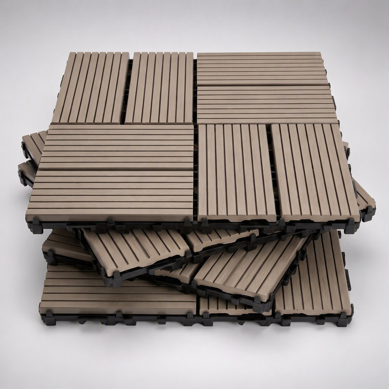 Dalles de terrasse emboîtables en composite bois-plastique (WPC) 30 x 30 cm, revêtement de sol extérieur imperméable et durable pour balcon, jardin et piscine, paquet de 25, gris foncé