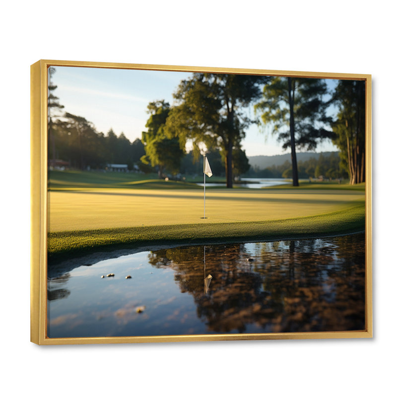 «Golf Putting Green Tranquility II», reproduction sur toile, Cadre flottant doré, H 12 po x l 20 po x P 1 po