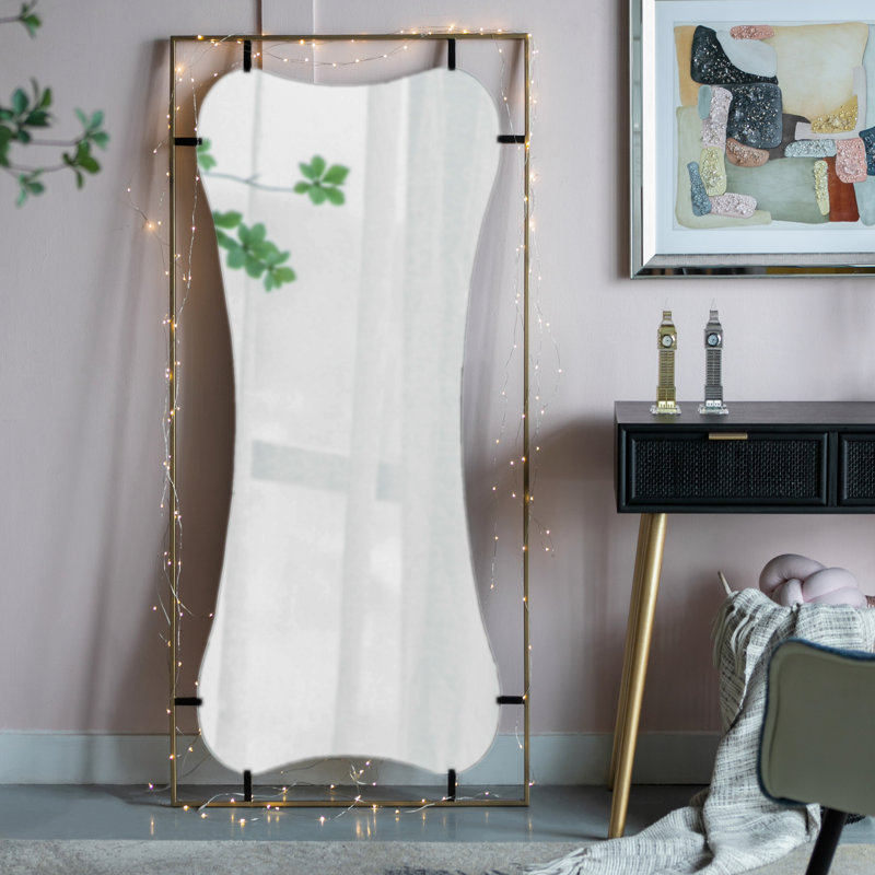 Miroir coquelicot 28 po x 1,5 po x 60 po avec cadre en métal doré de conception contemporaine pour salle de bain, vestibule