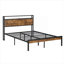 Structure de lit plateforme moderne Modern Silhouette, construction classique en métal noir avec tête et pied de lit en bois, aucun sommier requis