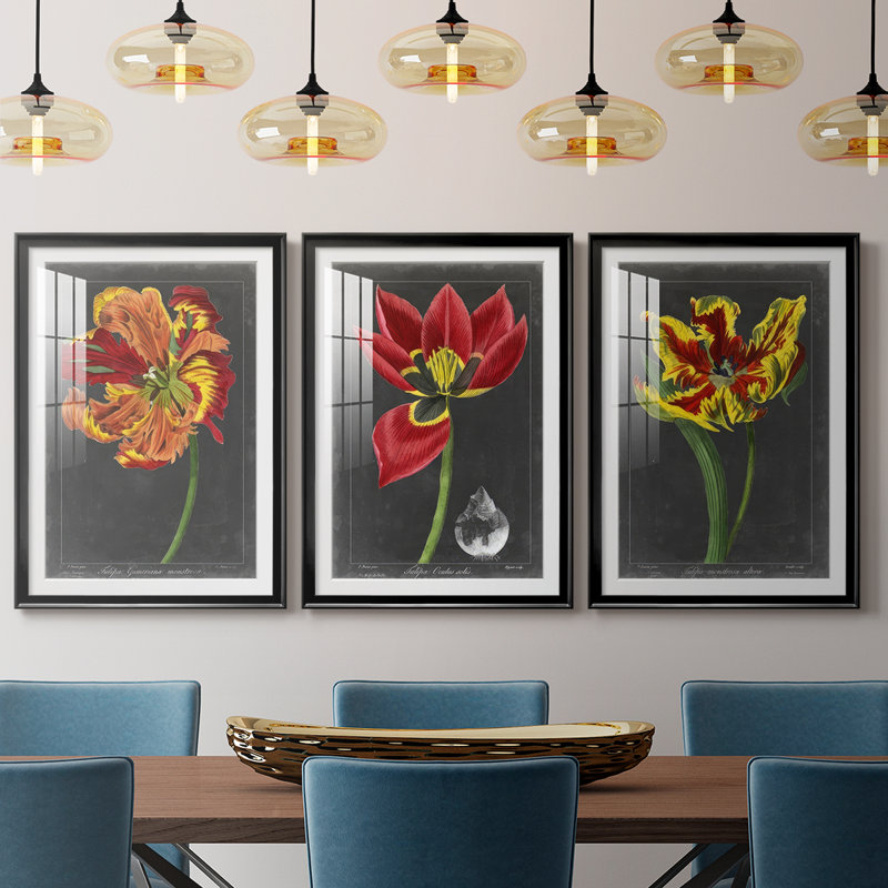 Midnight Tulip I - impression sur mesure encadrée de qualité supérieure - 3 pièces, Noir, H 21 po x l 30 po