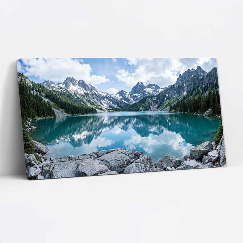Montagnes enneigées se reflétant dans un lac turquoise - Tableau sur toile, L 32 po x H 16 po