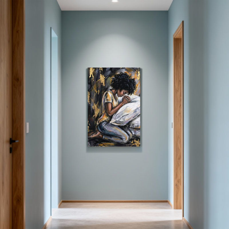 Femme abstraite et priante avec des cheveux bouclés et un oreiller, H 24 po x l 16 po