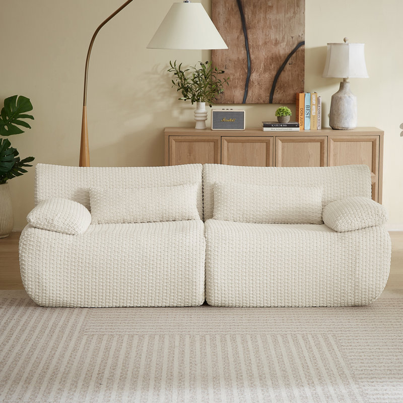 Canapé modulaire moderne avec coussins en forme de nuage, support à ressorts ensachés et conception à extension instantanée pour les salons.