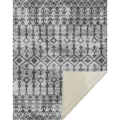 Couverture en sherpa grise One Pixie Street 50 po x 70 po, grise