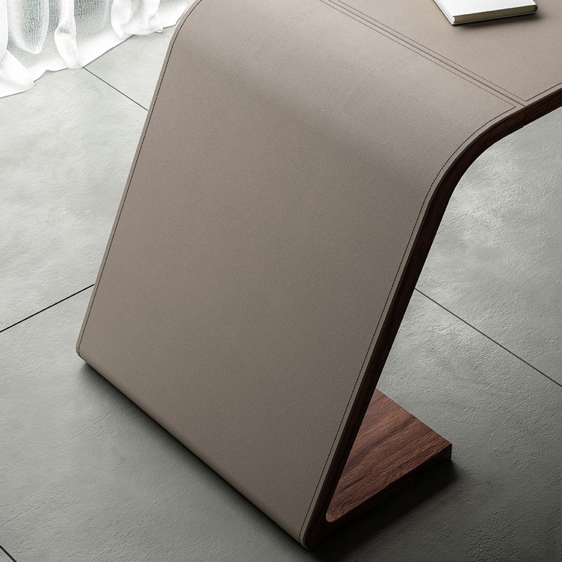 Bureau en bois manufacturé en L gris et brun noisette avec bureau à 3 tiroirs, H 29,53 po x l 62,99 po x P 59,06 po