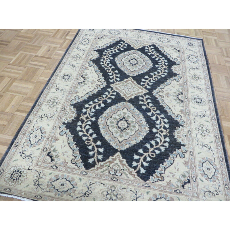 Tapis oriental noué à la main Oushak Khotan bleu marine 4 pi 2 po x 5 pi 9 po 72D0F1A5CE8E4C97982C68D8305E2FDB