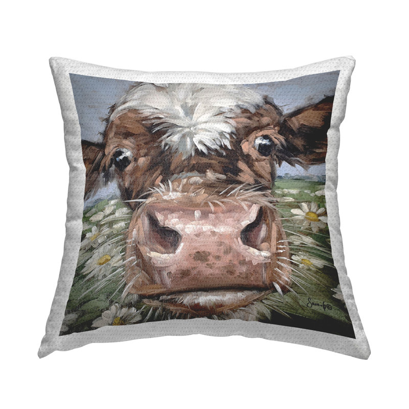 Coussin d'extérieur «Funny Cow Close Up Meadow» par Sara G. Designs