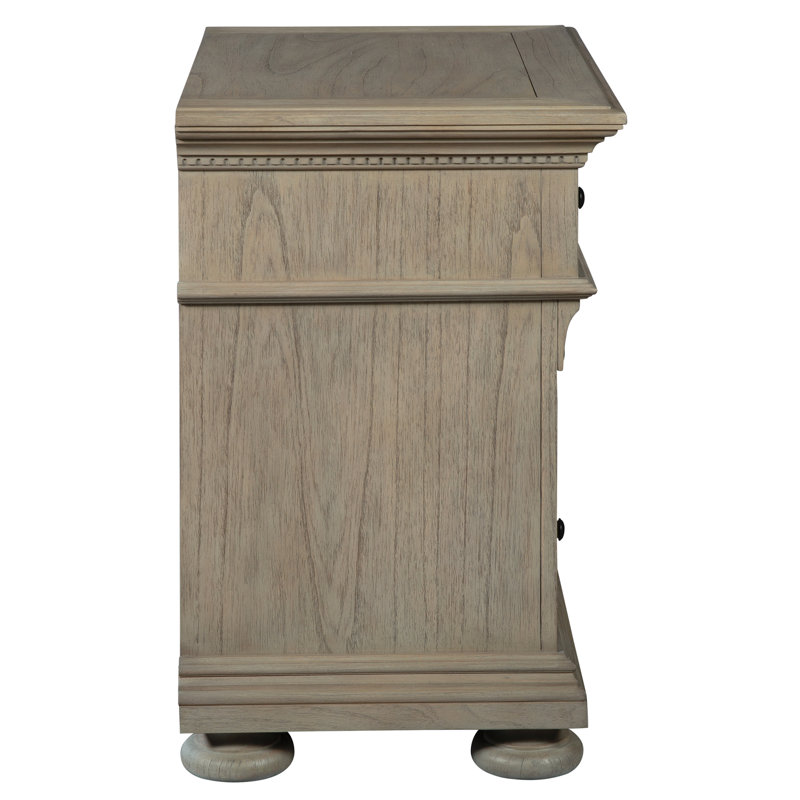 Alondrea 3 - Drawer Nightstand