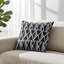 Coussin décoratif d’intérieur/extérieur gris de style géométrique de style Onyx Plutus-743927343