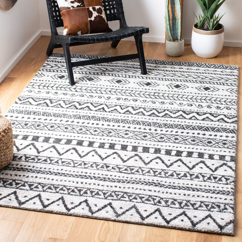 Tapis ivoire / noir Jaylah Southwestern, Rectangle 5 pi 3 po x 7 pi 7 po