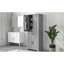 Grand rangement de salle de bain gris, portes, tiroir, tablette réglable, rangement fonctionnel avec portes et beaucoup d'espace, élégant-435050701