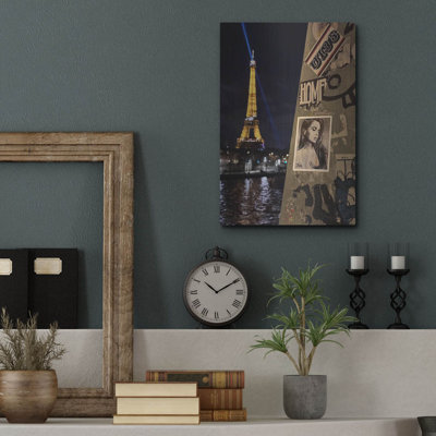 «Paris Stick» par Ebi Designs par Loui Jover, art mural en métal