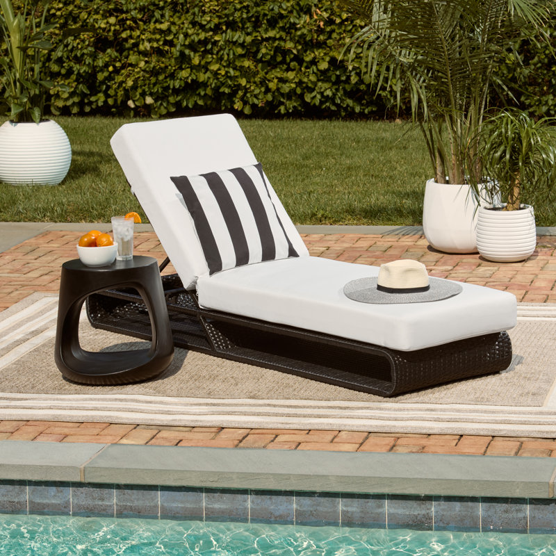 Tullahoma Lounger, Black, White