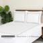 Housse de couette blanche Dreamology, 100 % coton brodé, 3 pièces (taille King)

Satin T300 doux, léger et respirant, housse de couette King avec 2 taies d'oreiller, fermeture éclair (gris)-135100827-135100828