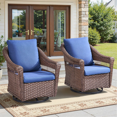 Ensemble de 2 chaises à bascule pivotantes pour l'extérieur en osier de patio avec coussins bleus