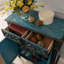 Banc de rangement bleu en bois manufacturé