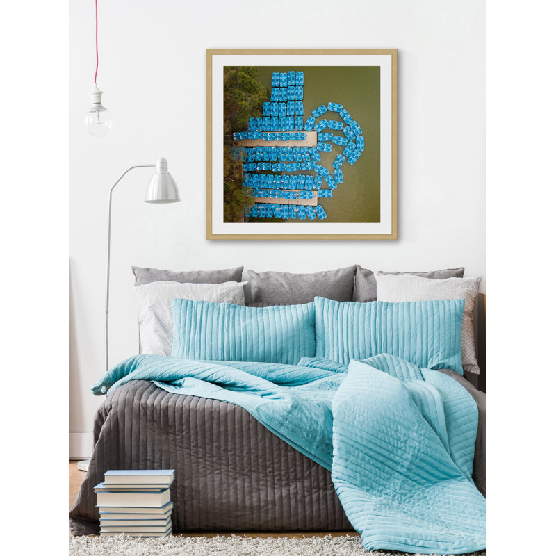 « blue paddleboats » par karolis janulis, reproduction d’art encadrée, H 12 po x l 12 po x P 1,5 po
