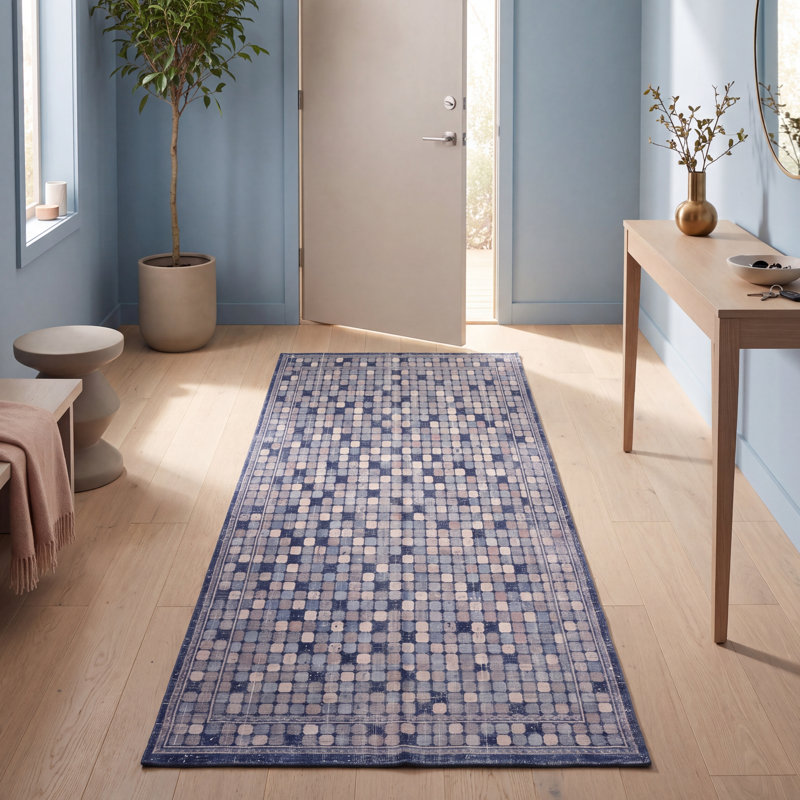 Tapis Cadogan moderne à motif mosaïque mouchetée abstraite, bleu marine, turquoise, gris, crème et rose, lavable à la machine, antidérapant, à poils courts, pour l'intérieur et l'extérieur, adapté aux animaux domestiques, idéal pour le salon, la chambre, la salle à manger, l'entrée, le couloir ou le bureau.