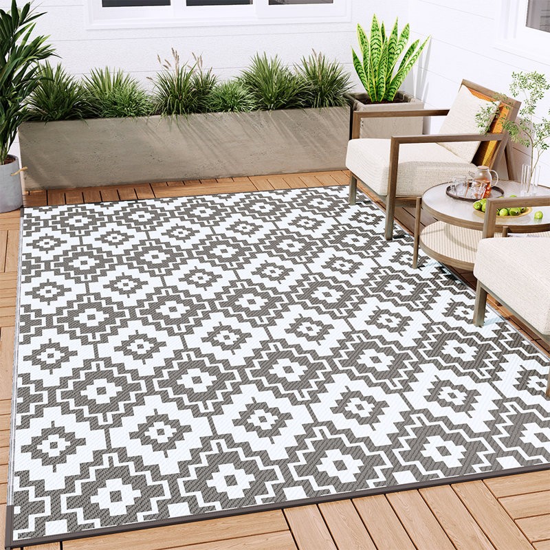 Reversible Geometric Diamond Pattern Outdoor Rug, Rectangle 6' x 9'