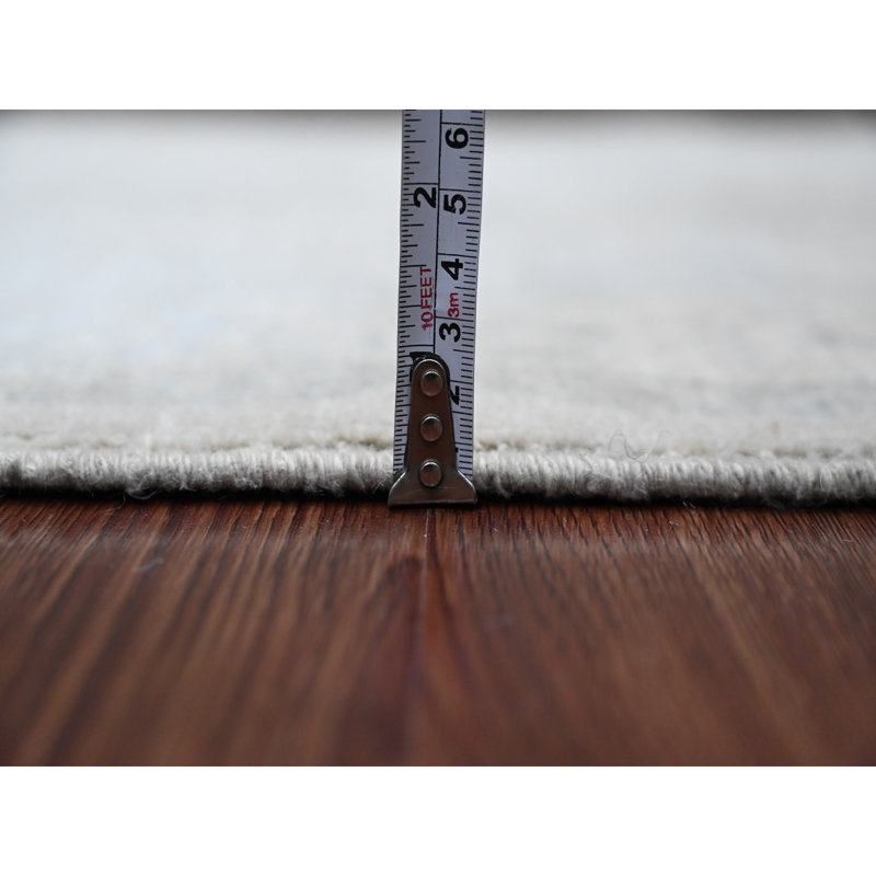 Tapis oriental gris 2 pi 10 po x 31 pi 9 po, gris délavé, avec motif sur toute la surface Heriz, laine tissée dense, noué à la main