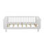 Lit plateforme simple en bois pour enfants avec garde-corps, profil bas, conception sécuritaire-714832620