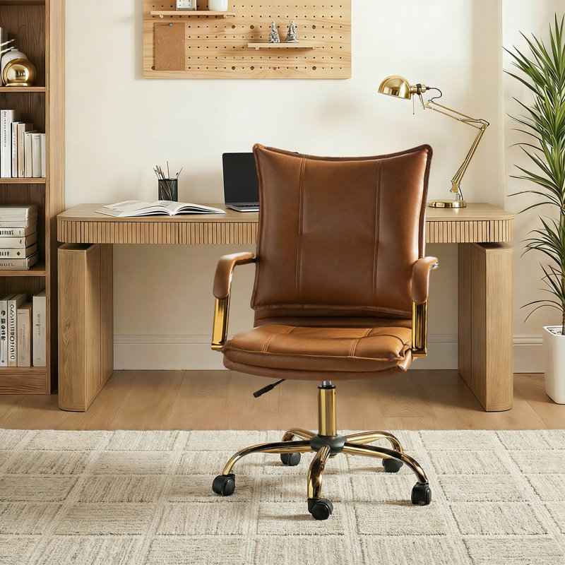Chaise de travail en similicuir avec accoudoirs rembourrés Lundgren, Similicuir brun clair