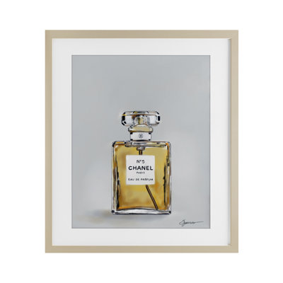 Parfum de luxe élégant, impression sous verre encadrée, design par Mary Sparrow