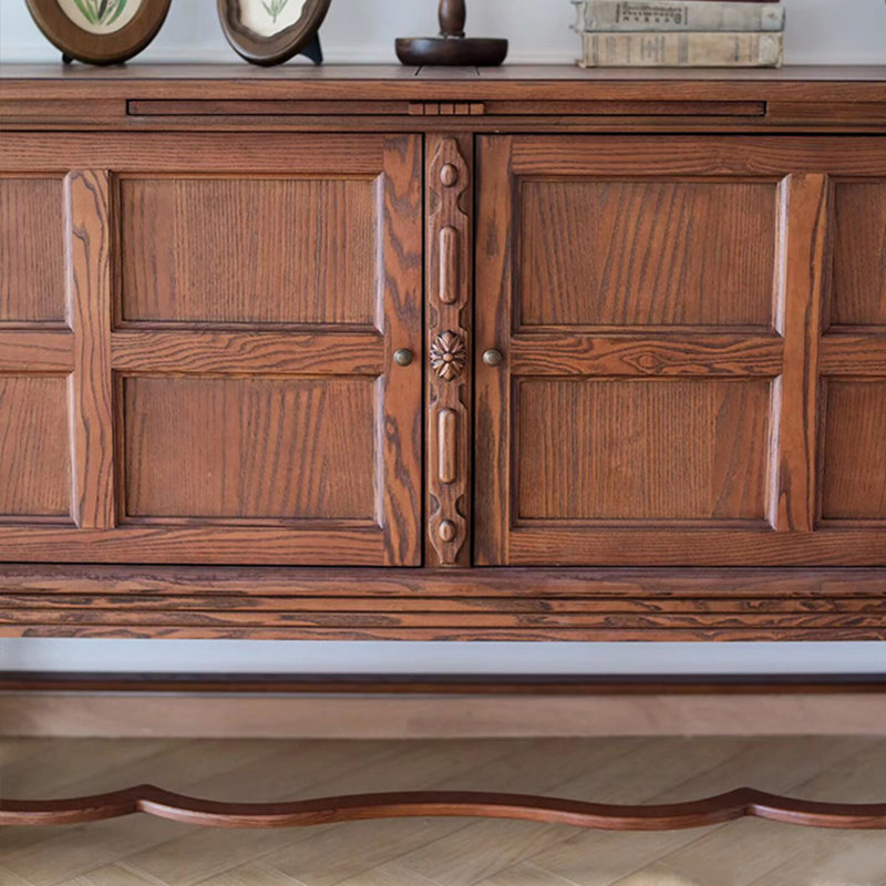 Buffet en bois massif de style français