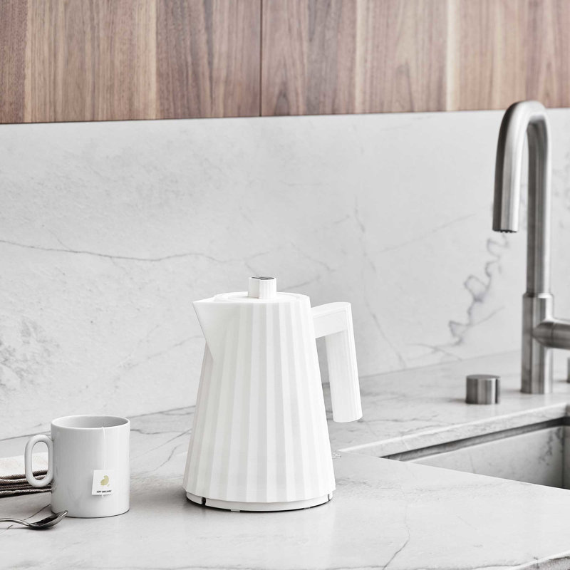 Plissé Electric Kettle, White, Small