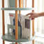 Étagère de rangement, bibliothèque rotative à 360 °, bibliothèque à 3 niveaux avec espace de rangement de grande capacité, support de rangement multifonctionnel, conception compacte, étagère debout pour le salon, la chambre à coucher, la salle d'étude, la cuisine