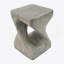 Table d'appoint MGO Twist Shape, texture semblable au bois, couleur grise-215933002