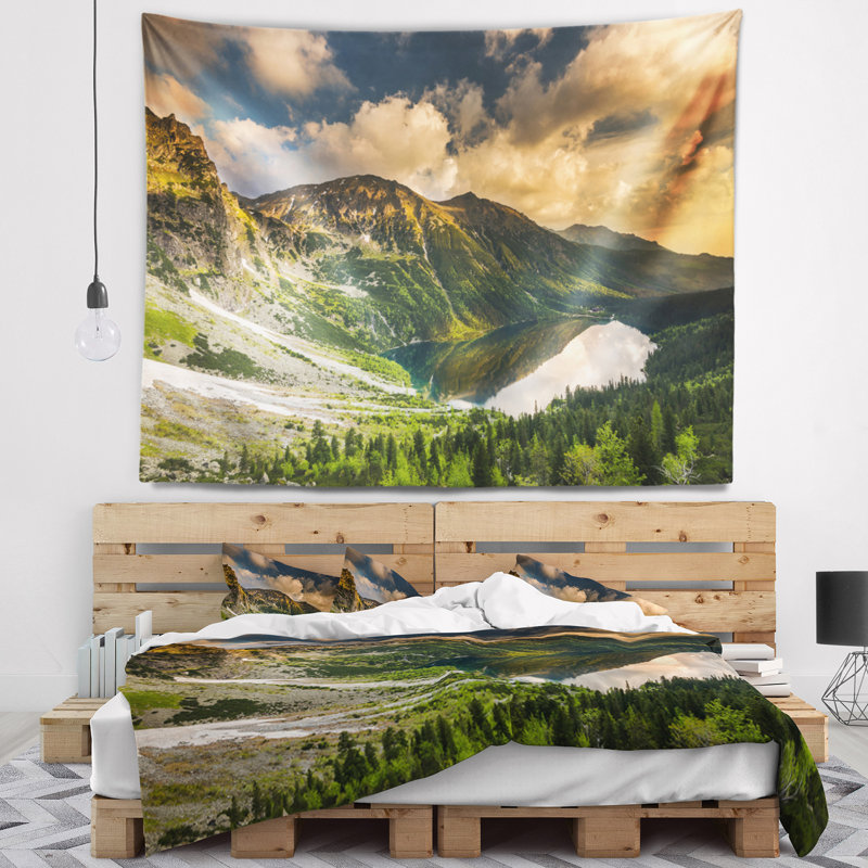 Tapisserie spectaculaire sur un lac alpin, H 78 po x l 92 po