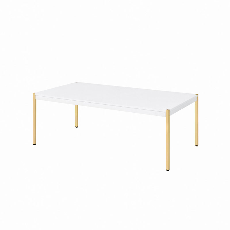 Table basse à finition dorée