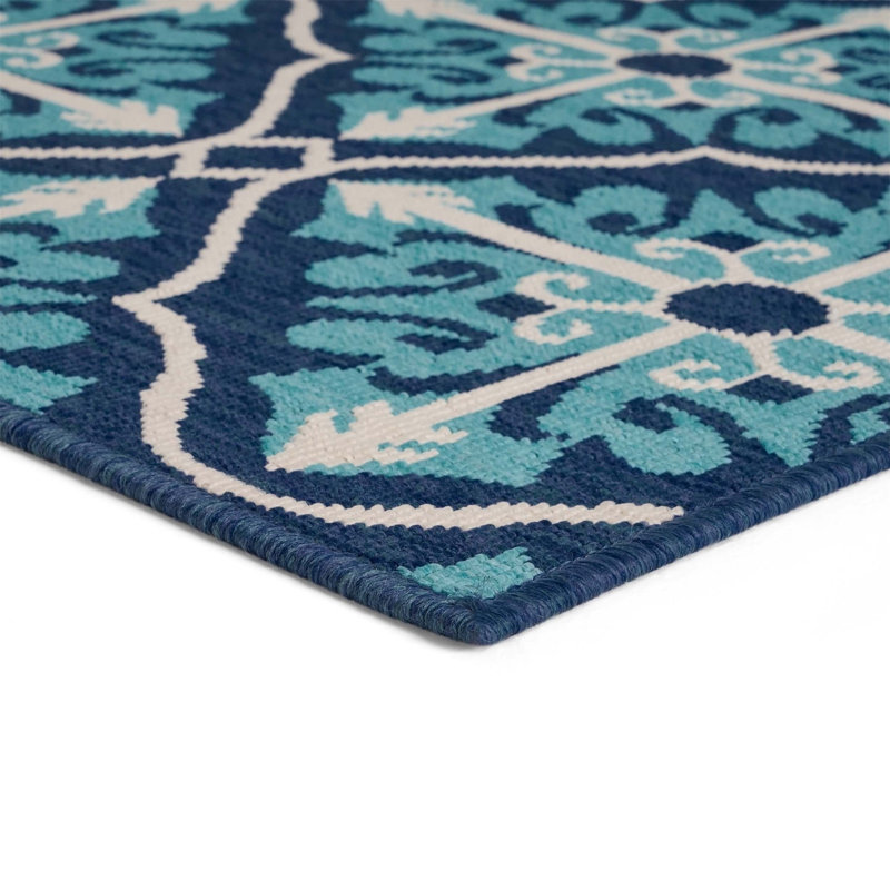 Tapis rectangulaire en polypropylène bleu marine 5 pi 3 po x 7 pi