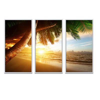 Beautiful Beach Under Palms - Sea & Shore, ensemble de 3 toiles murales encadrées
