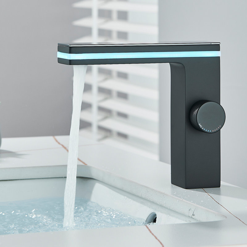 Robinet de salle de bain un trou noir mat avec affichage de la température DEL