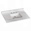 Plan de toilette en quartz blanc de Carrare de 94 cm (37 po) avec lavabo central encastré à une cuve et dosseret de 10 cm (4 po) de hauteur.