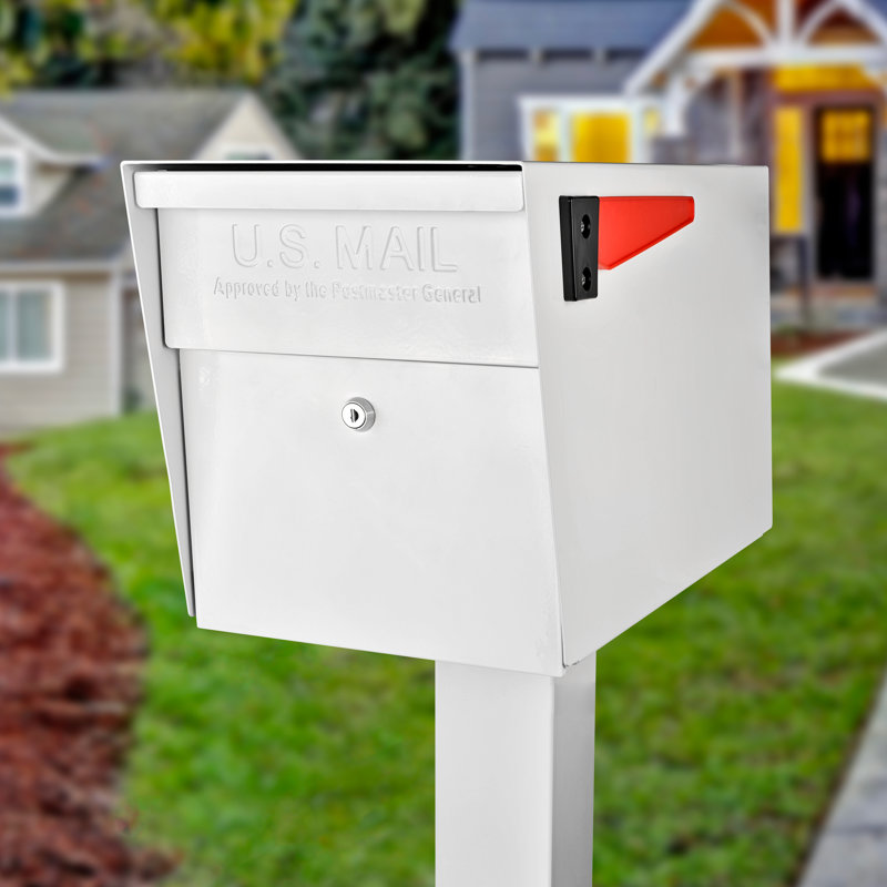 Locking Post Mounted Mailbox, Alpine White