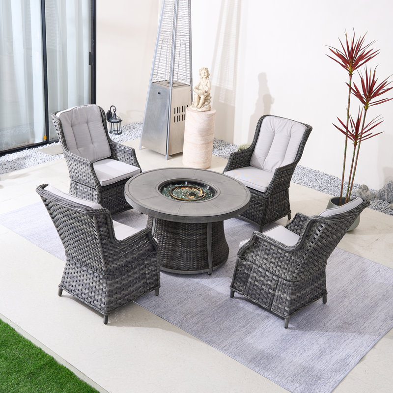 4 - Person Round Outdoor Dining Set With Cushions