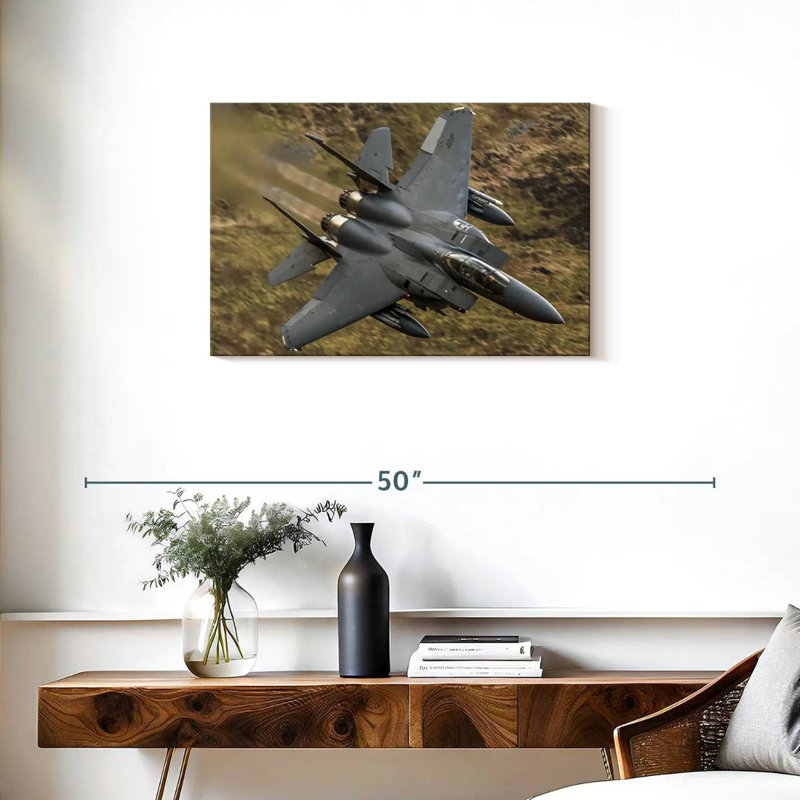 Avion militaire Mait en vol, H 20 po x l 30 po