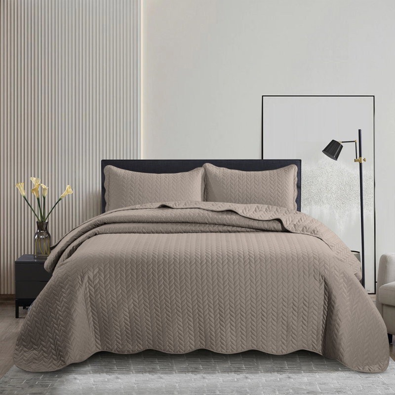 Embossed Microfiber Bedspread Set – All Seasoned Modern and Lightweight Bedding Set with Shams, Beige