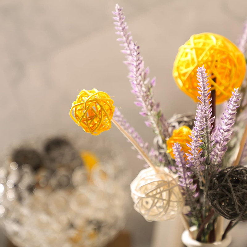 Figurines & Sculptures, Yellow/Grey/White