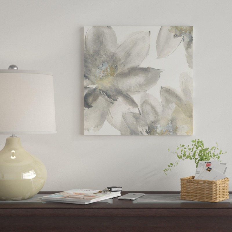 «Gray and Silver Flowers I» par Chris Paschke, reproduction sur toile tendue sur châssis, H 12 po x l 12 po x P 0,75 po