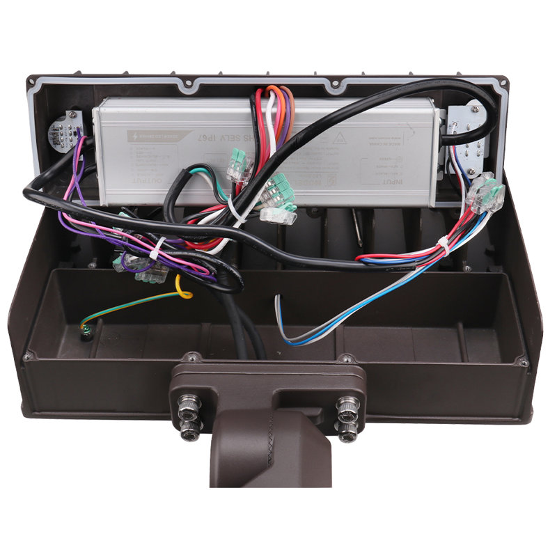Projecteur à DEL intégré de 600 watts avec 13 300 à 30 750 lumens et CCT avec photocellule