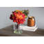Arrangement floral dahlia dans un vase